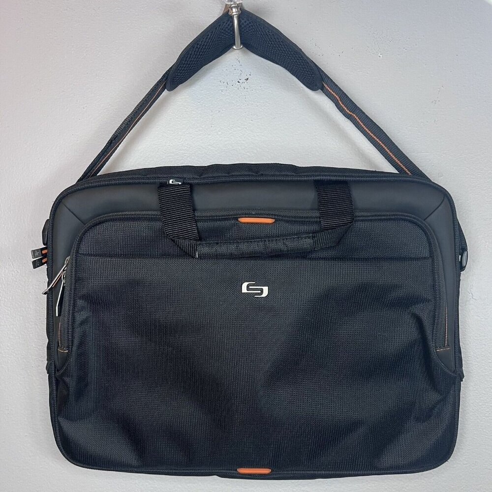 Solo Black Padded Laptop Computer Carrying Case Bag Tote Zippered Pockets